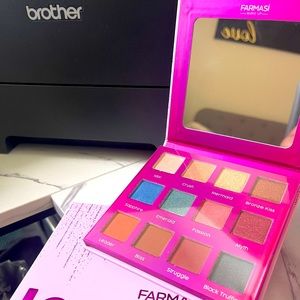 Eyeshadow palette by Farmasi